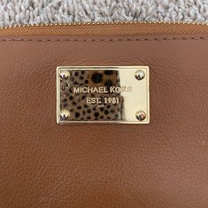 Michael kors zip wallet
